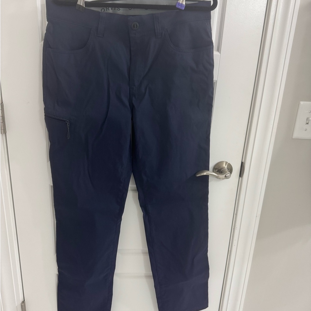 Orvis 34X34 Classic Tech Pant
Stretch Zipper Cargo Pockets in Navy Blue